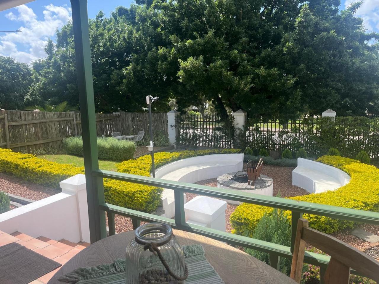 Aan De Bergen Hotel Swellendam Exterior photo